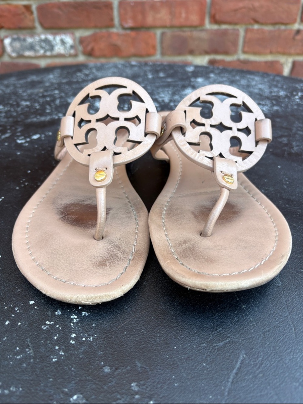 Tory Burch Beige/Cream Miller Logo Leather Thong Sandals size 9 ( Worn) - Picture 7 of 9